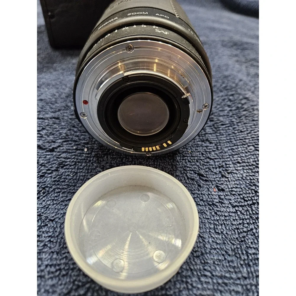 Vintage Sigma Auto Focus SAF APO 75-300mm 1:4 - 5.6 ZOOM Lens Japan With Case